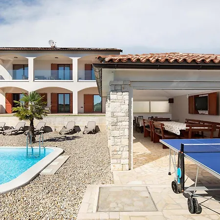 Zuccon بيت للعطل بولا