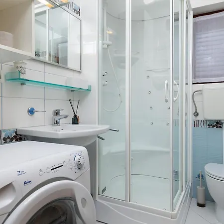 Zuccon بيت للعطل بولا